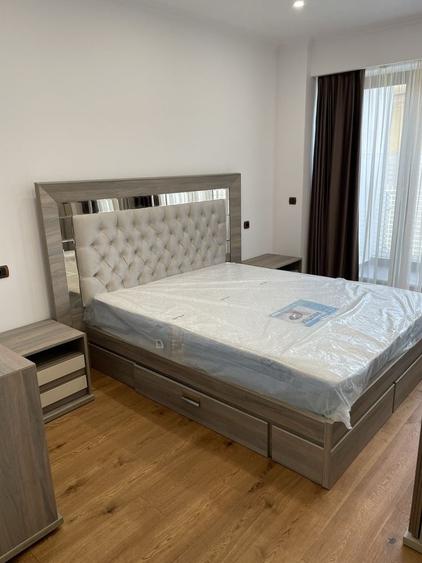 Apartament cu 3 camere semidecomandat în Kiseleff