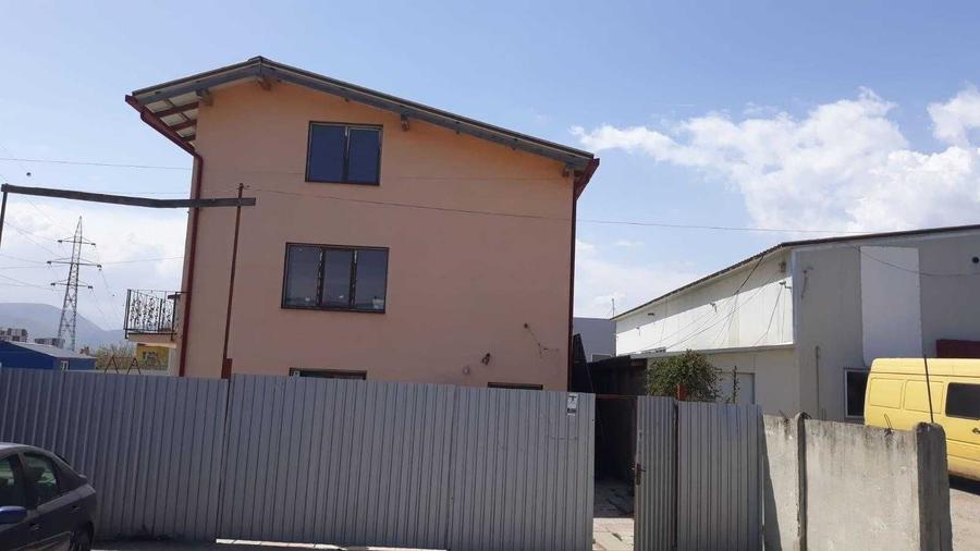 Casă cu 2 camere în Centură
