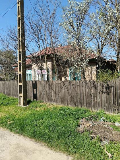 Casă cu 4 camere cu Teren 2988 Mp în Central