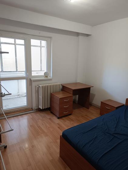 Apartament cu 4 camere în Mărăști