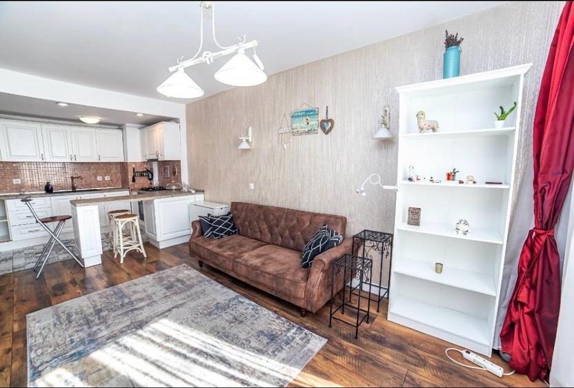 Apartament cu 3 camere semidecomandat, mobilat în Doamna Ghica