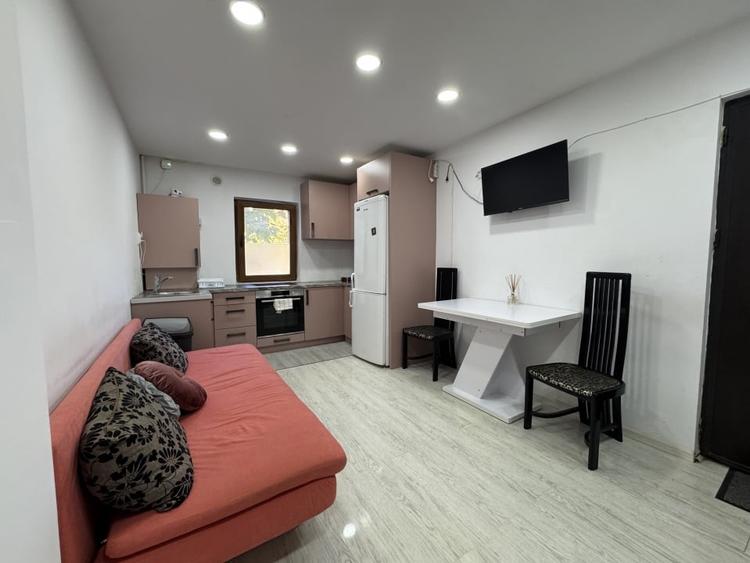 Apartament cu 3 camere decomandat în Între Lacuri