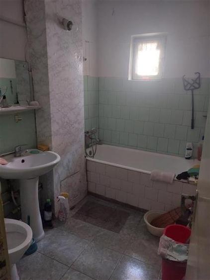 Apartament cu 2 camere decomandat în Sărari