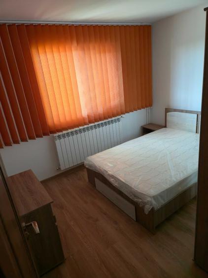 Apartament cu 2 camere semidecomandat în Craiovița Nouă