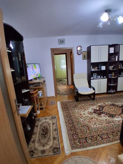 Apartament cu 2 camere semidecomandat în Podu Roș