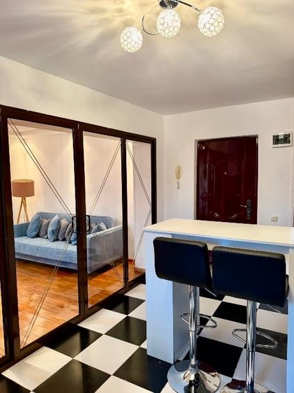 Apartament cu 2 camere decomandat, mobilat în Central