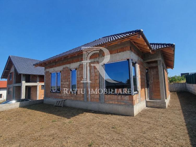 Casă individuală cu 5 camere cu Canalizare în Paleu