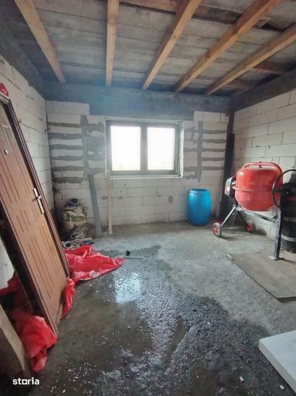 Casă cu 5 camere cu Teren 500 Mp în Cârcea
