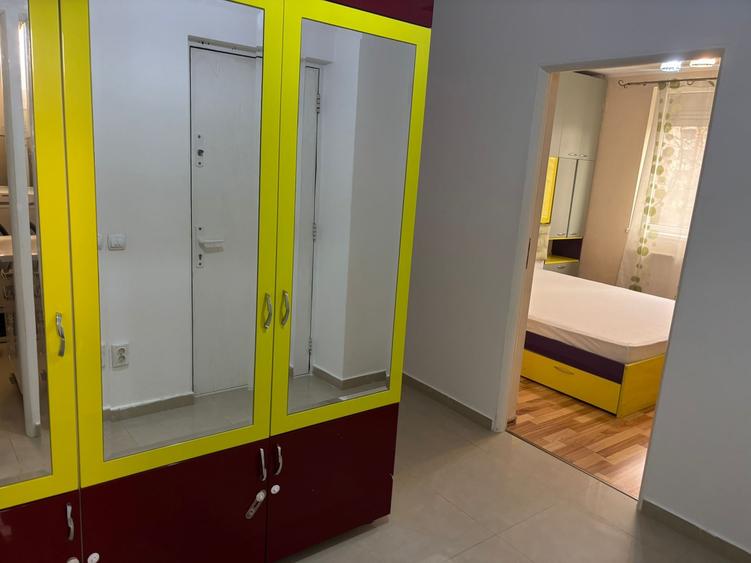 Apartament cu 3 camere decomandat, mobilat în Oancea