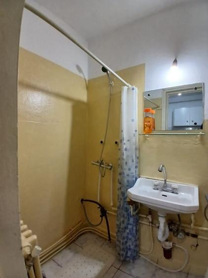 Garsonieră decomandată în Central