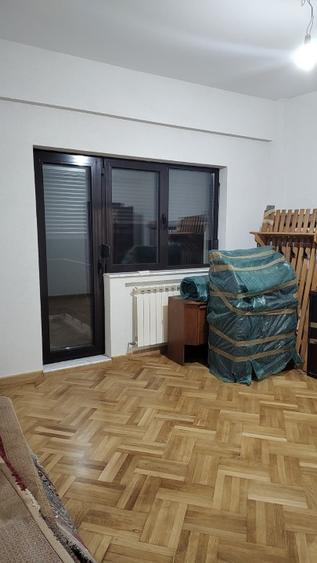 Apartament cu 4 camere semidecomandat în Armeneasca