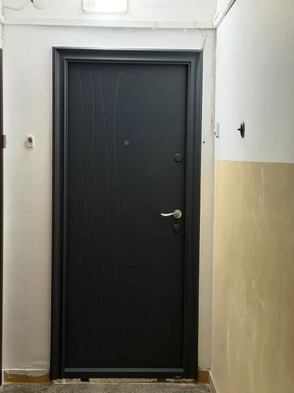 Apartament cu 3 camere semidecomandat în Iancului