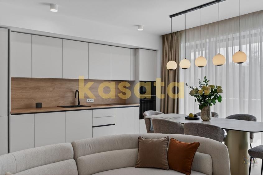 Apartament cu 4 camere semidecomandat, mobilat în Central