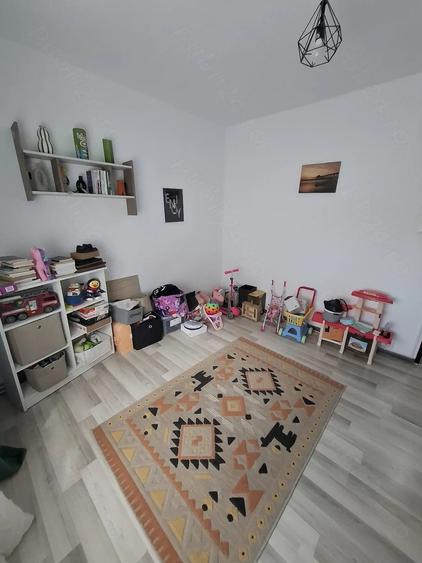 Vand urgent apartament cu 3 camere confort 1 semidecomandat - 1