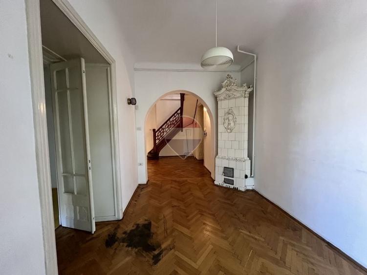 Apartament cu 4 camere circular în Dacia