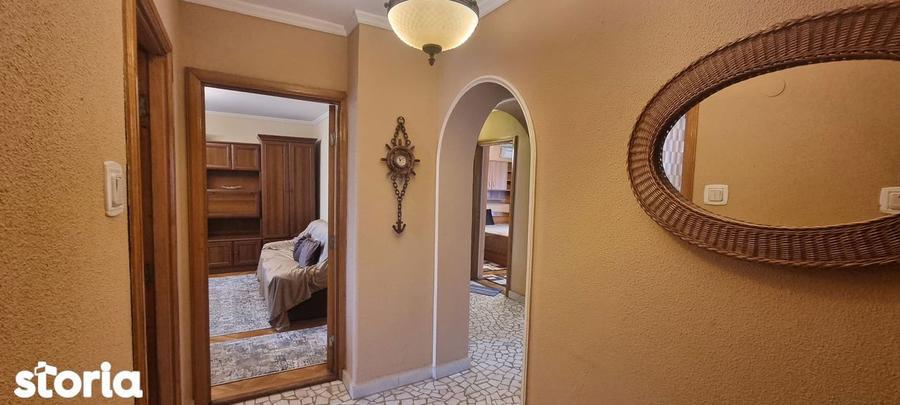 Apartament cu 3 camere în Mărășești