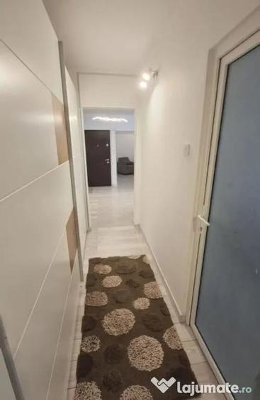 Apartament cu 3 camere decomandat în Eremia