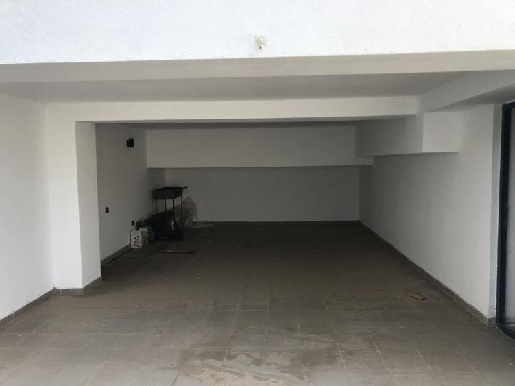 Casă cu 4 camere cu Canalizare în Central