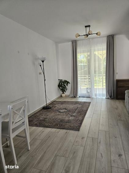 Casă cu 4 camere cu Teren 250 Mp în Ipotești