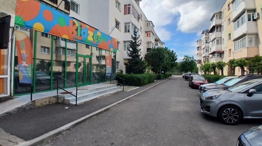 Inchiriere / Vanzare Spatiu comercial 150 m2 total 115 m2 utili central vitrina 10 m trifazic gaz , acces aprovizionare rampa spate - 2