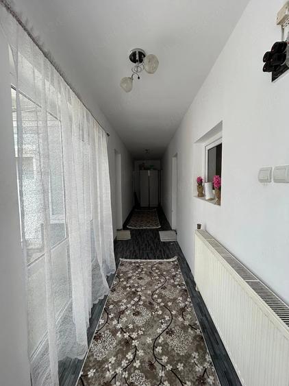 Casă cu 5 camere cu Teren 3642 Mp în Zănești