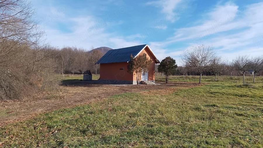 Casă cu Teren 13800 Mp în Central