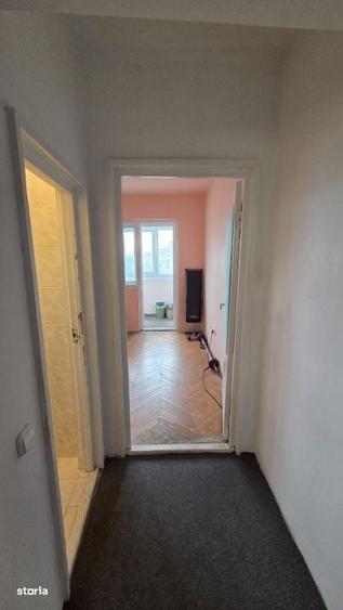 Apartament cu 4 camere decomandat în Micro 15