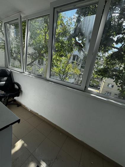 Apartament cu 3 camere semidecomandat în Exterior Vest