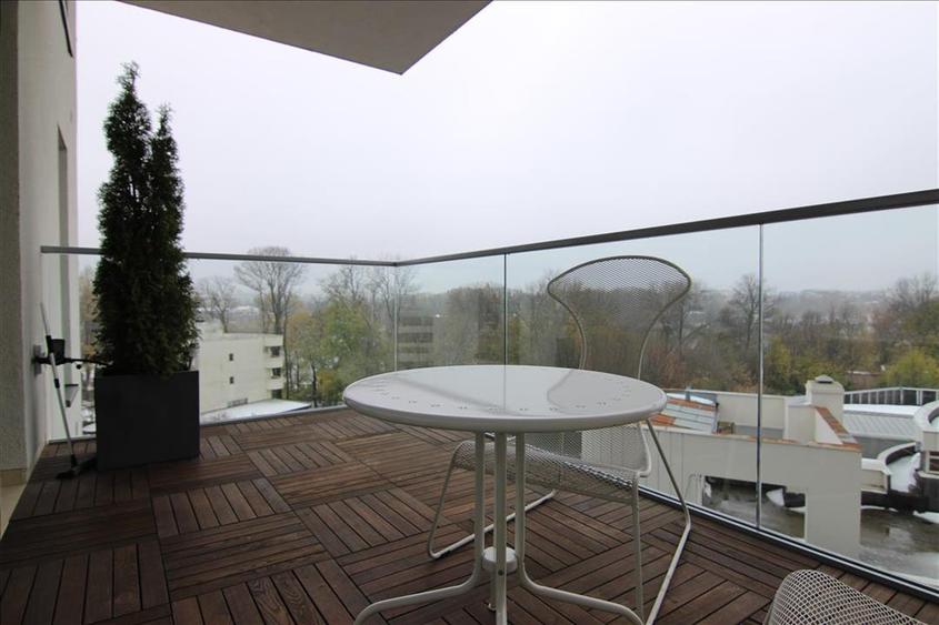Apartament cu 3 camere decomandat, mobilat în Herăstrău