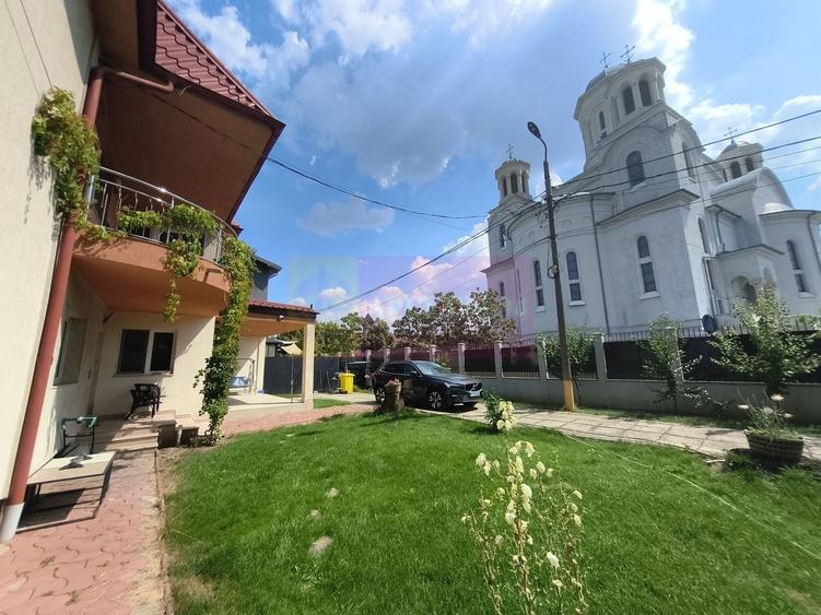 Casă individuală cu 7 camere cu Canalizare în Central