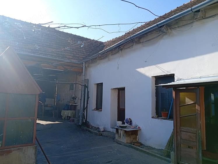 Casă cu Teren 1820 Mp în Var