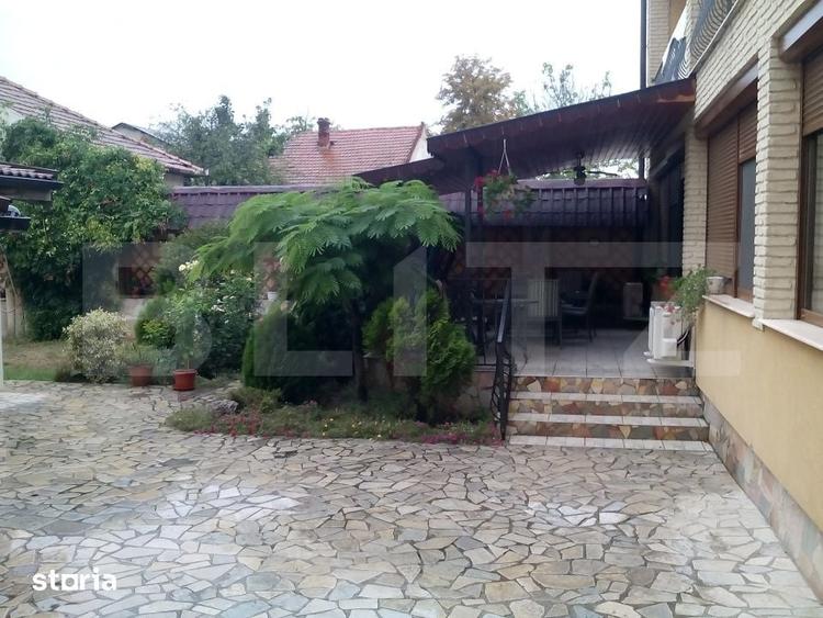 Casă cu 10 camere cu Teren 440 Mp în Central