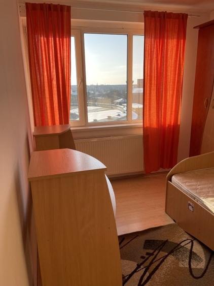 Apartament cu 3 camere semidecomandat, mobilat în Grivița