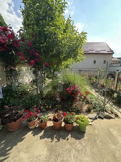 Casă individuală cu 6 camere cu Canalizare în Titulescu