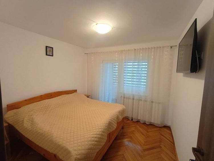 Apartament cu 3 camere decomandat, mobilat în Valea Aurie