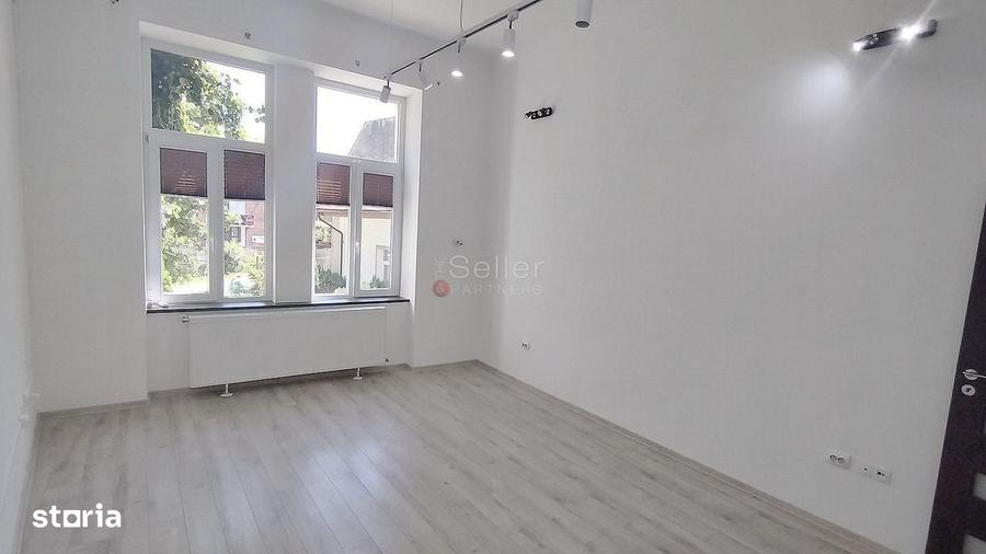 Apartament cu 4 camere decomandat în Centrul Istoric