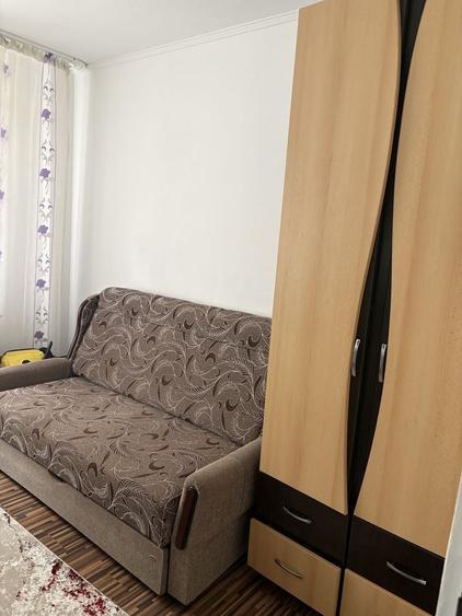 Apartament cu 3 camere semidecomandat în Iași