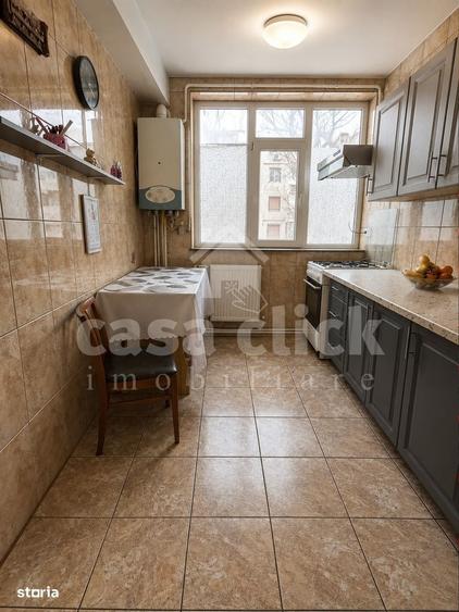 Apartament cu 3 camere semidecomandat în Micro 19