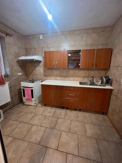 Casă cu 5 camere cu Teren 611 Mp în Cornu