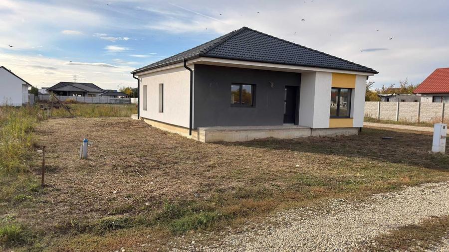 Casă cu 3 camere în Păulești