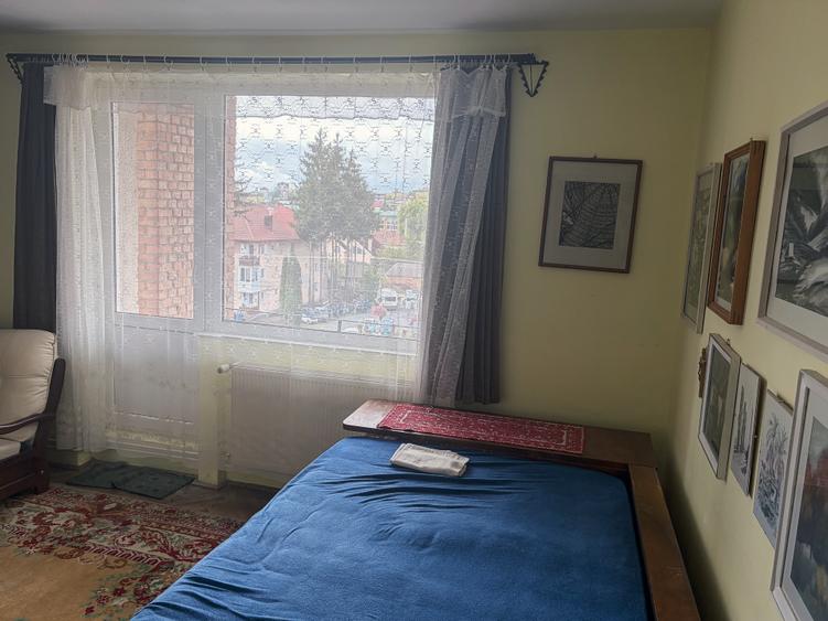 Apartament cu 3 camere semidecomandat în Central