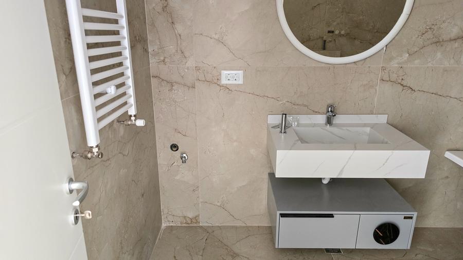 Apartament cu 4 camere decomandat în Basarabia