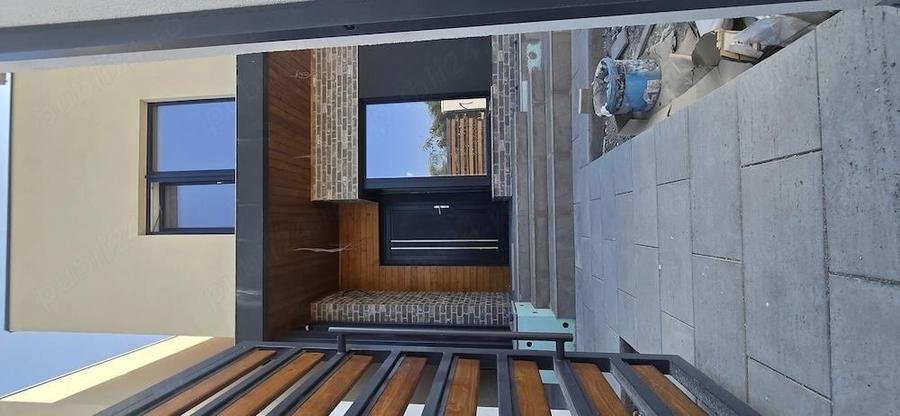 Casă individuală cu 4 camere cu Teren 243 Mp în Exterior Vest