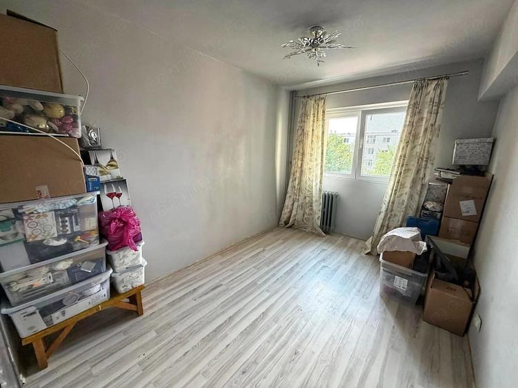 Apartament cu 3 camere decomandat în Republicii