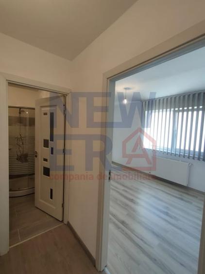 Casă individuală cu 43 camere cu Canalizare în Vest