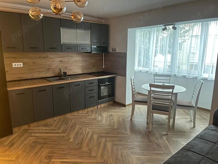 Apartament cu 3 camere semidecomandat în Cetate