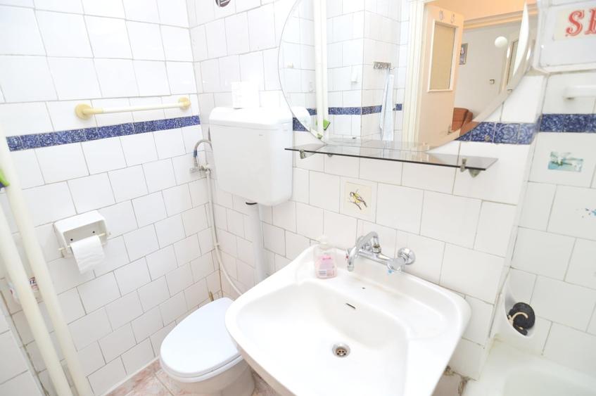 Apartament cu 3 camere semidecomandat, mobilat în Ștefan cel Mare