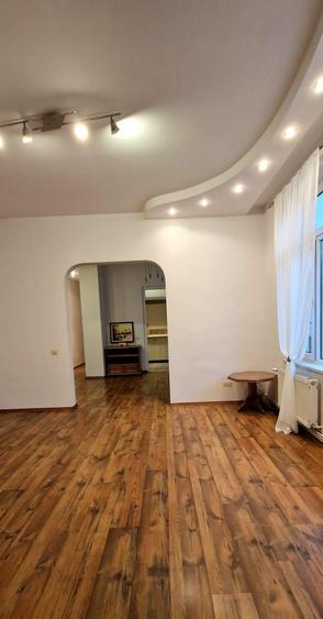 Apartament cu 3 camere decomandat, mobilat în Armeneasca
