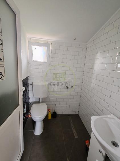 Casă individuală cu 4 camere cu Canalizare în Est