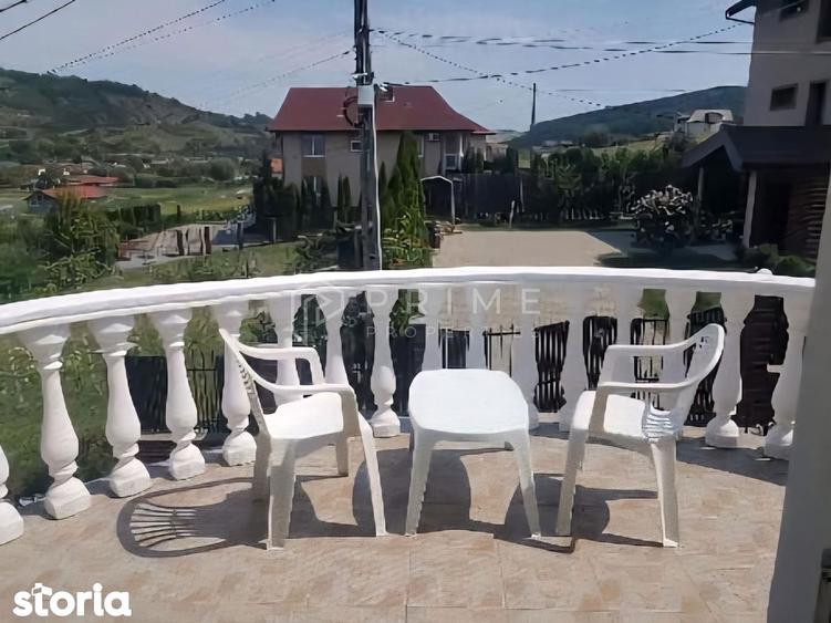 Casă cu 8 camere cu Teren 922 Mp în Livezeni